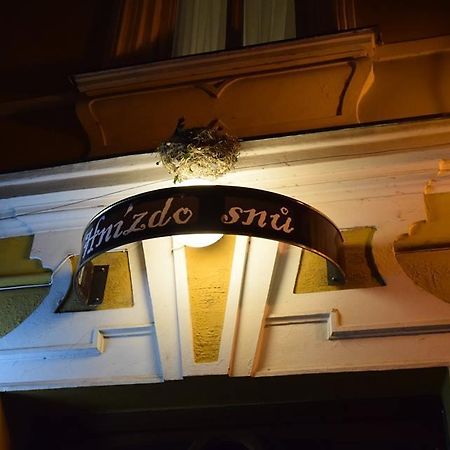 Hnizdo Snu Hotel Hradec Králové Buitenkant foto