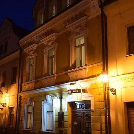 Hnizdo Snu Hotel Hradec Králové Buitenkant foto