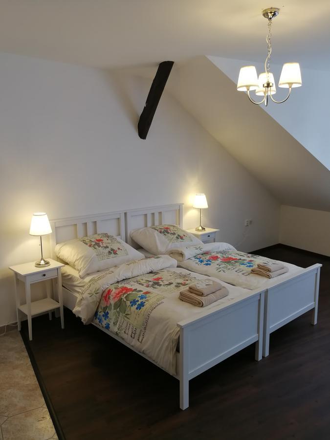 Hnizdo Snu Hotel Hradec Králové Buitenkant foto