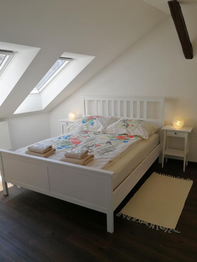 Hnizdo Snu Hotel Hradec Králové Buitenkant foto